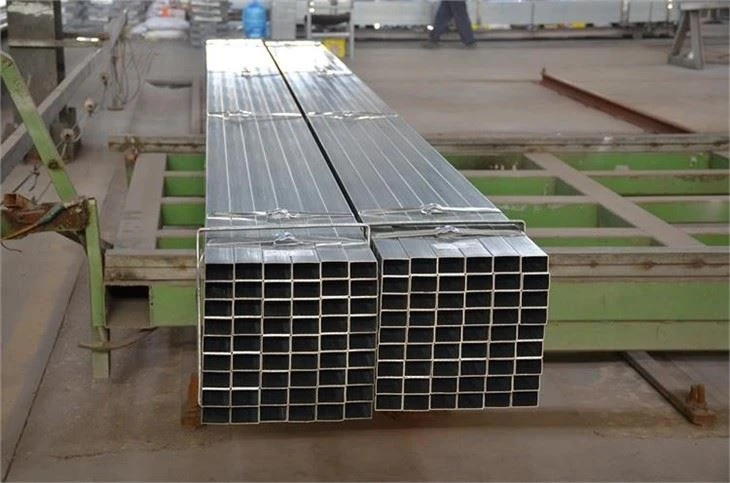 Horganyzott négyzet alakú üreges metszet 25*25*3.0